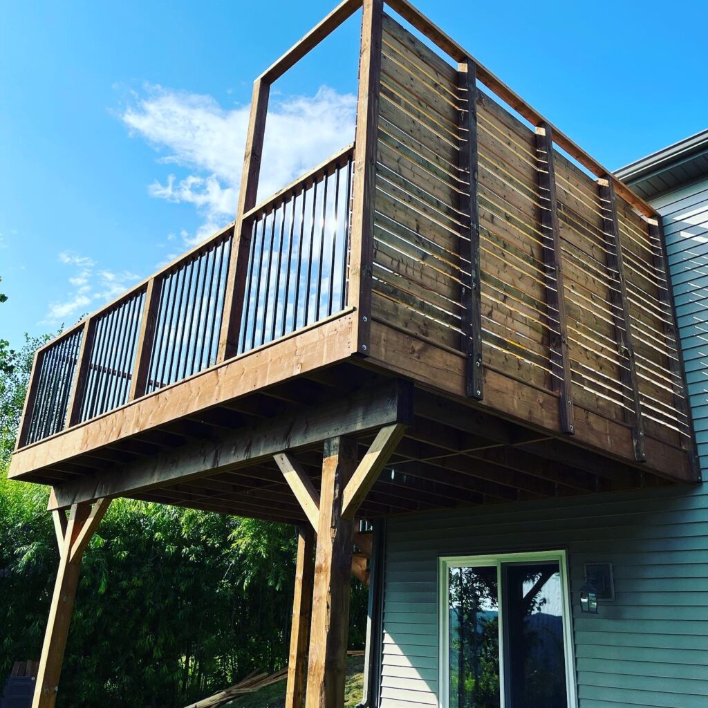 Patio en bois en hauteur
